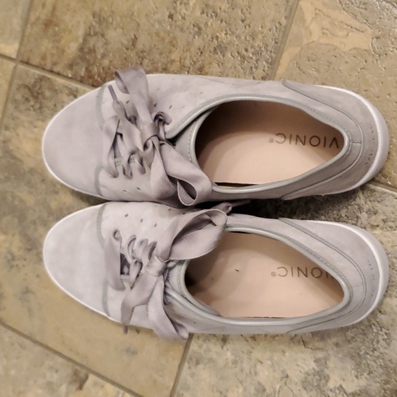 Vionic Women's Suede Leather sneakers 8 - Picture 7 of 8